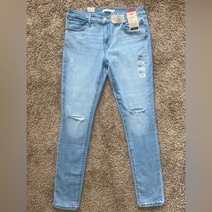Levi’s 711 Skinny Hypersoft